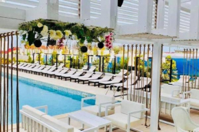 Exclusiv Apartament Mamaia Piscina Parcare by Maia